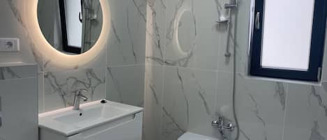 Douche, baignoire Ă remous