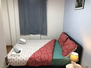 2 slaapkamers, een strijkplank/strijkijzer, reisbedje, gratis wifi