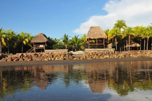 Unique 1 bedroom Casita with a/c on the beach