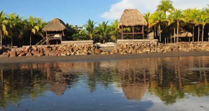 Unique 1 bedroom Casita with a/c on the beach