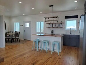 Fridge, microwave, oven, dishwasher - Ocean view- Unit 24 (Port Aransas)