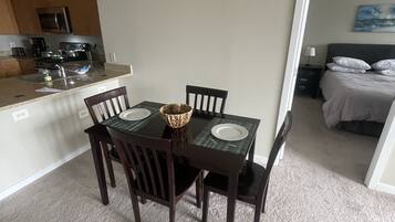 2 bedrooms, iron/ironing board, free WiFi