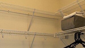 2 bedrooms, iron/ironing board, free WiFi