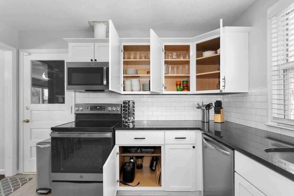 冷蔵庫、電子レンジ、オ  ーブン、食器洗い機