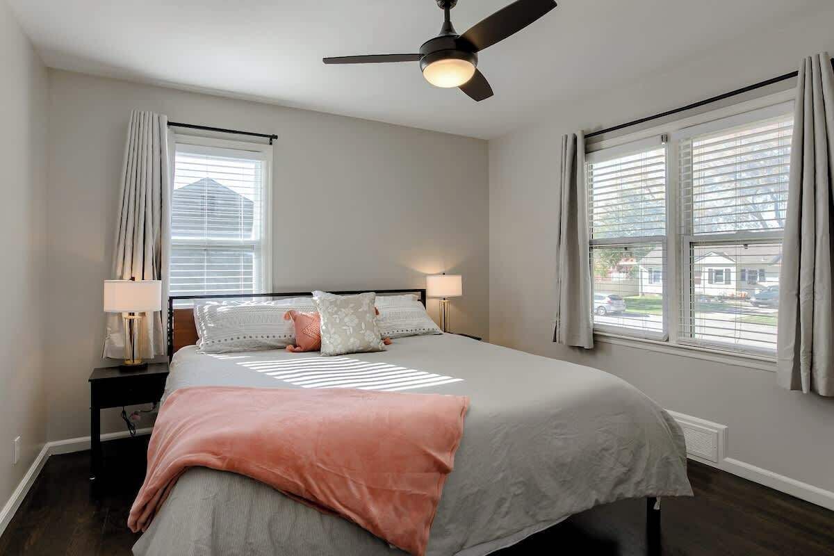 4 室のベッドルーム、アイロン / アイロン台、WiFi、ベッドシーツ