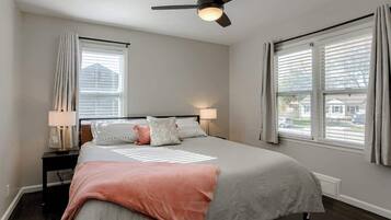 4 slaapkamers, een strijkplank/strijkijzer, wifi, beddengoed