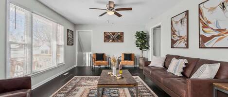 Televisión, videojuegos, servicios de streaming, oficina