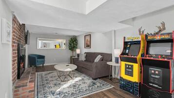 Télévision, jeux vidéo, services de streaming, espaces bureaux