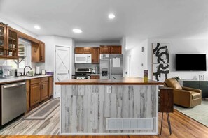 Fridge, microwave, oven, stovetop - Family Stay_3BR|Driveway Parking+15 mins to KC (Shawnee)