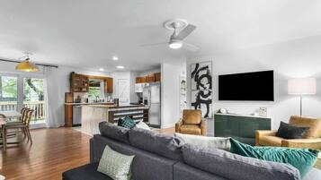 Télévision, livres, espaces bureaux