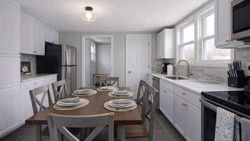 Coffee/tea maker, fridge, microwave, oven