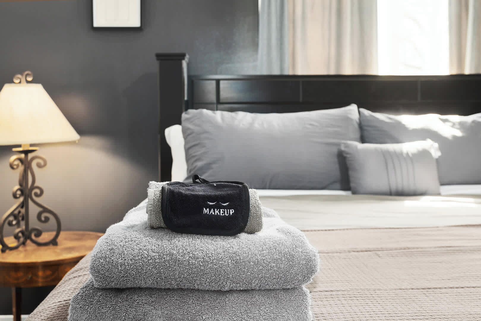 3 habitaciones, tabla de planchar con plancha, wifi y ropa de cama 