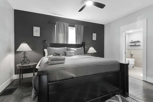 3 chambres, fer et planche à repasser, Wi-Fi, draps fournis