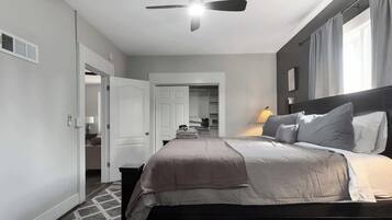 3 Schlafzimmer, Schreibtisch, Bügeleisen/Bügelbrett, WLAN