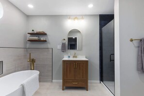 Bathtub, shampoo