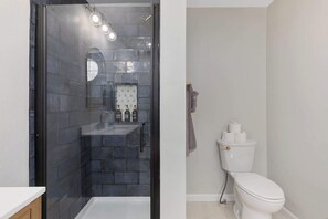 Bathtub, shampoo