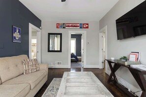 TV, offices - Spacious 3BR Home_Walkable_FIFA WC26 (Lee's Summit)