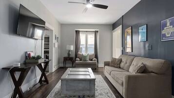 Televisión, oficina, monitor de computadora