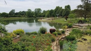 Property grounds - Family Fave w/2 Living Spaces_4BR_Great Location (Overland Park)