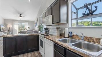 Cookware/dishes/utensils