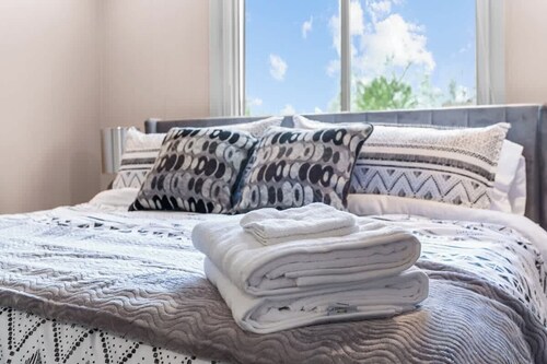 Great Home in Gladstone_ Near MCI_Sleeps 7