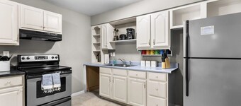 3BR Home|Mins from MCI & DT KC| Parking+WiFi