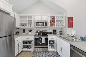 Refrigerador, horno, parrilla de estufa y lavavajillas 