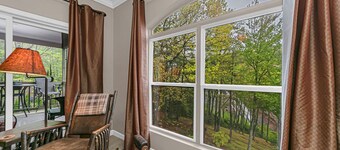 Beautiful, Breathtaking Wren Condo overlooking Toxaway Falls