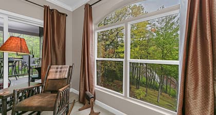 Beautiful, Breathtaking Wren Condo overlooking Toxaway Falls