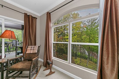 Beautiful, Breathtaking Wren Condo overlooking Toxaway Falls