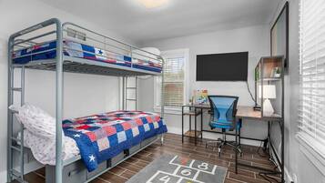 5 Schlafzimmer, Bügeleisen/Bügelbrett, Reisekinderbett, WLAN