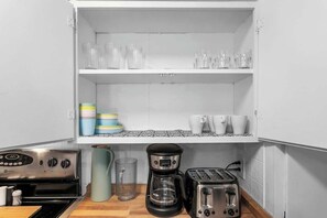 Fridge, microwave, oven, stovetop - Large Home_5BR|Sleeps 11|Family Fave+FiFa WC 26 (Mission)