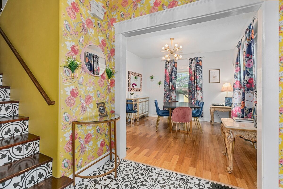 KC Cosmopolitan Chic: Your Stylish Stay