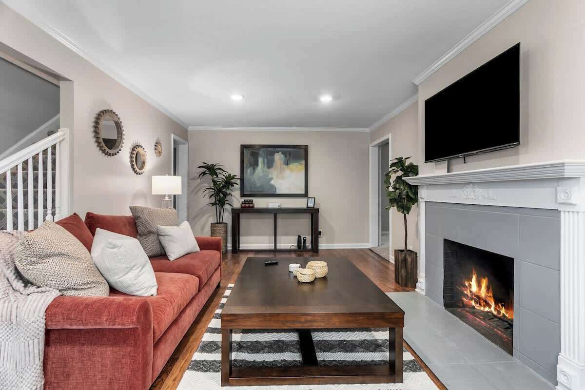 TV, peis og kontorer