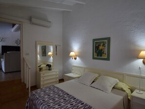 2 bedrooms, iron/ironing board, WiFi, bed sheets - Cala CostaBravaSi - Pool, A/C, wifi, parking (Santa Cristina d'Aro)
