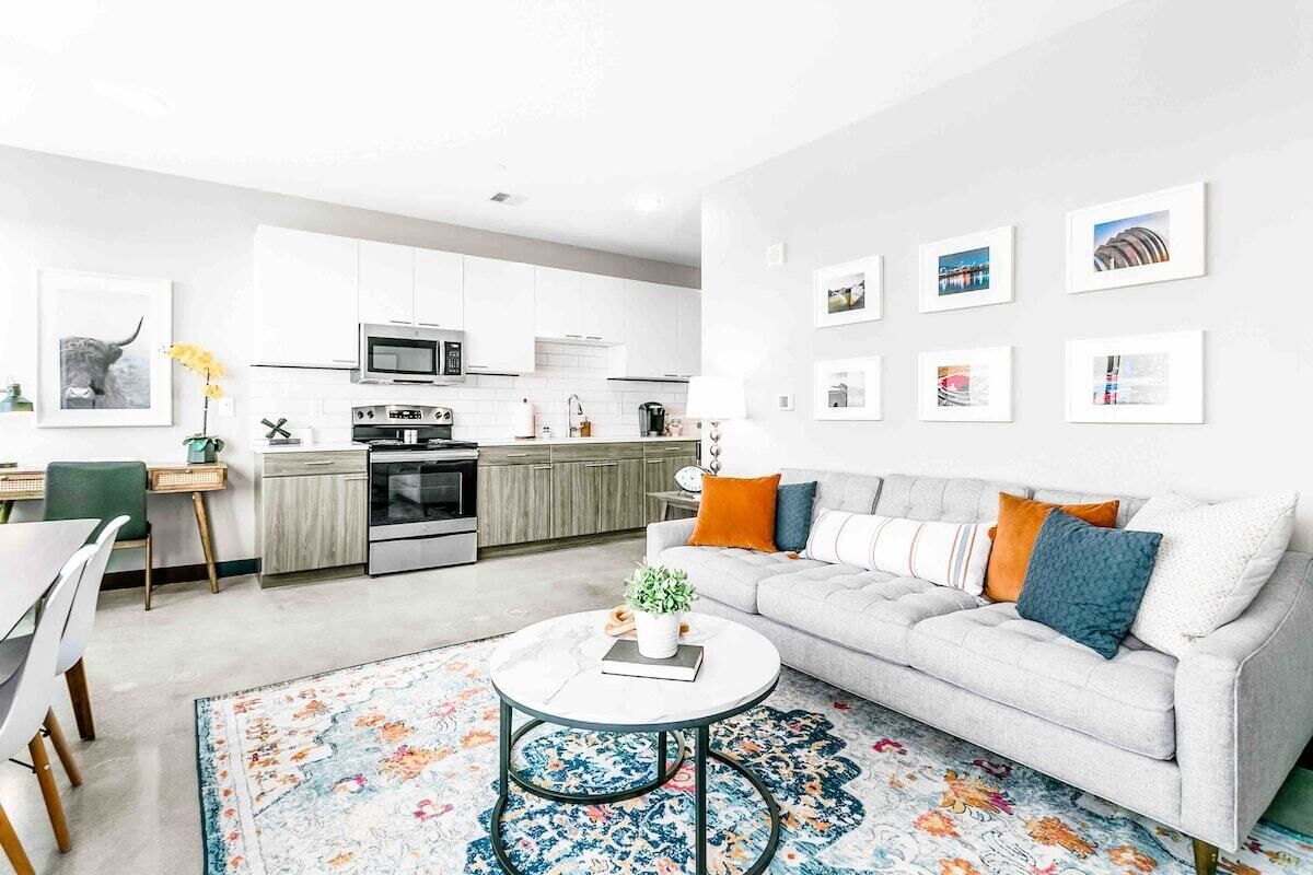 Stunning 2BR_Downtown_Walk to River Market+P&L