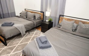 6 habitaciones, tabla de planchar con plancha, cuna de viaje y wifi 