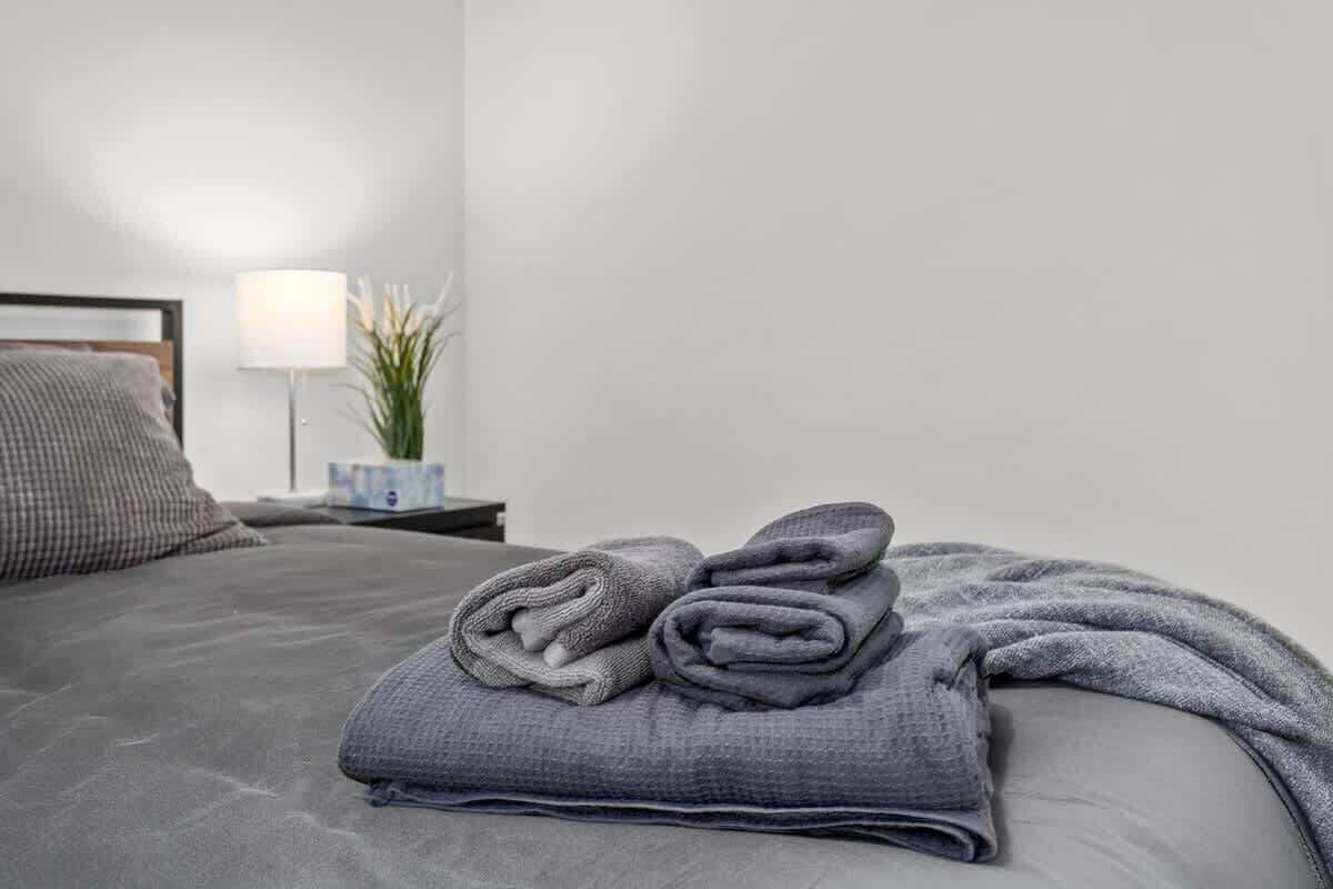 6 slaapkamers, een strijkplank/strijkijzer, reisbedje, wifi