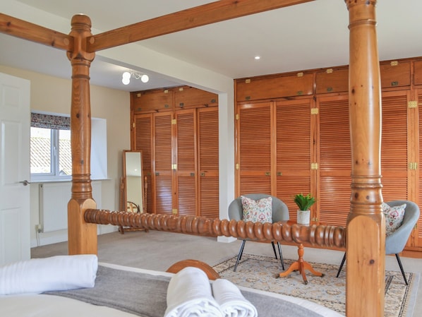 6 bedrooms, free WiFi, bed sheets