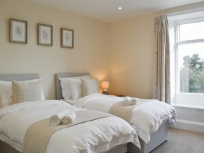 6 bedrooms, free WiFi, bed sheets