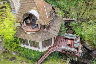 Luxury Riverfront Estate - Pool, Spa, Tennis, & Pond