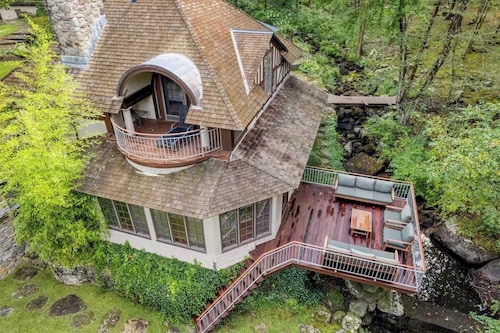 Luxury One-of-a-kind Waterfront Estate w/ Pool, Spa, Tennis & Pond Access