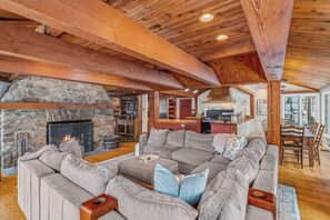 Smart TV, fireplace, stereo