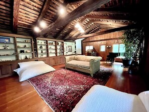 4 bedrooms, desk, travel cot, free WiFi