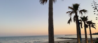 Two-story villa with garden a stone's throw from the sea