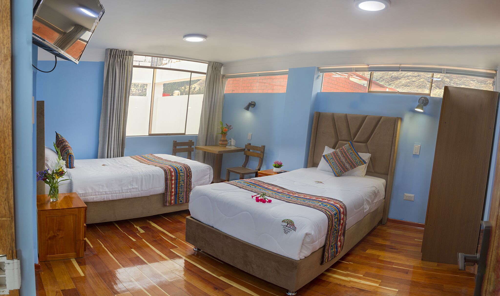 Desk, soundproofing, free WiFi, bed sheets