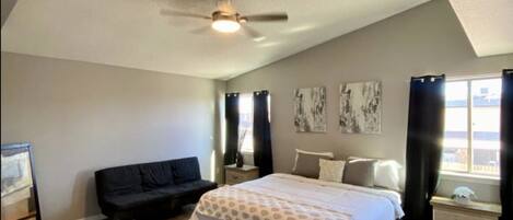 4 bedrooms, iron/ironing board, WiFi, bed sheets