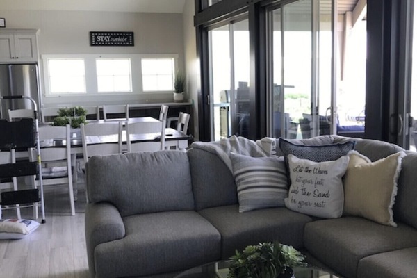 Smart TV, fireplace, DVD player, ping pong