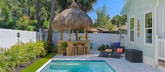 Life’s a Beach- Swimming Pool, Tiki Bar & Putting Green- 1 Block from the Ocean!