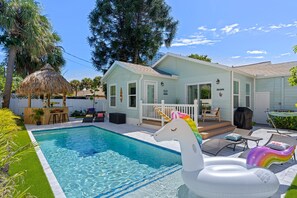 Een verwarmd zwembad